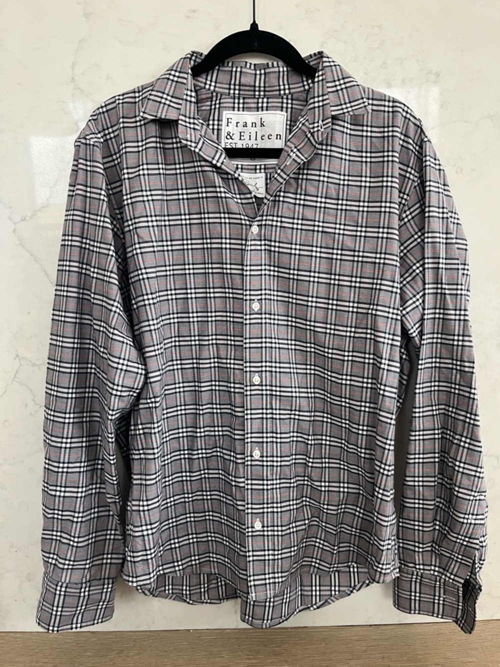 Frank & Eileen Plaid Button-Down Shirt in sz M